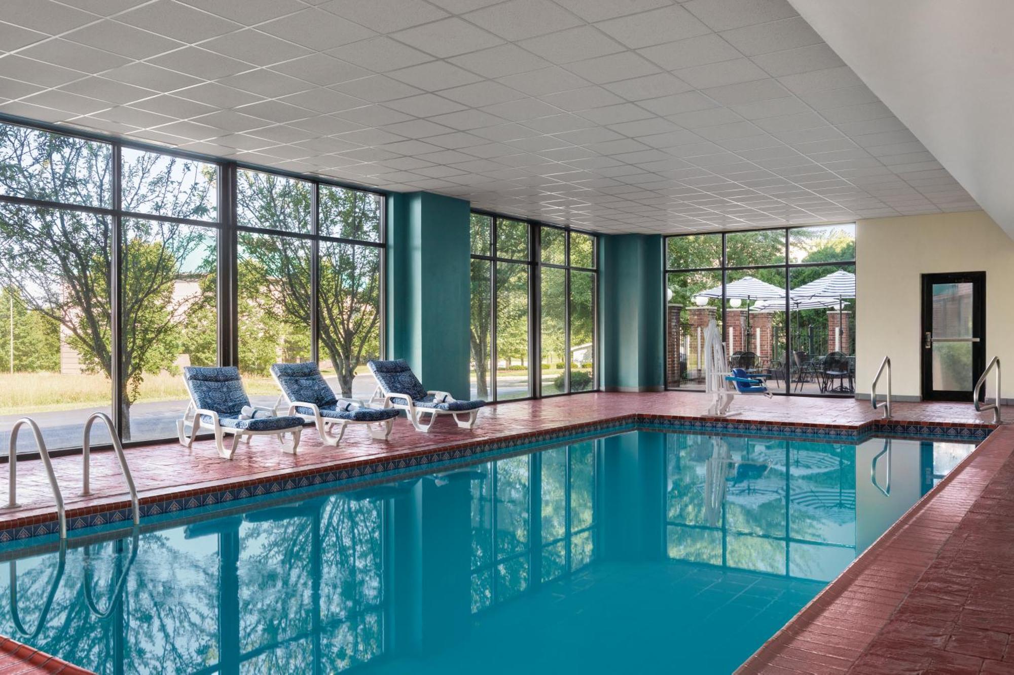 Wingate By Wyndham East Hotel 3*
