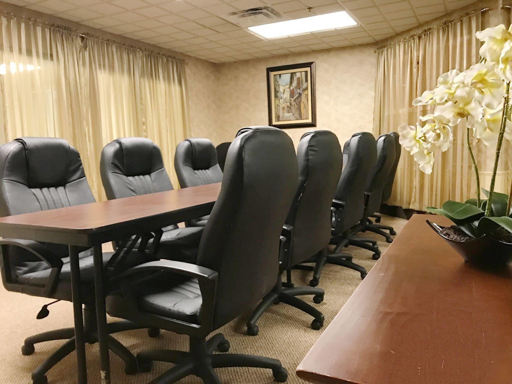 Hotel Wingate By Wyndham East