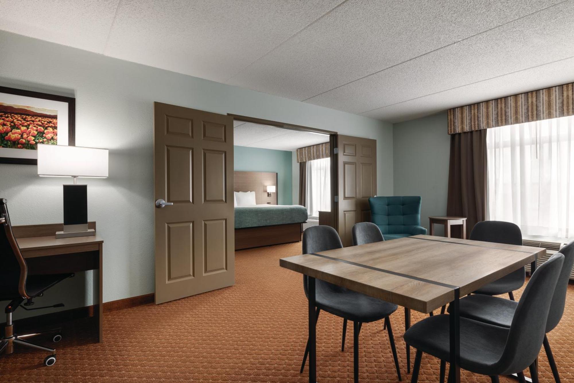 Wingate By Wyndham East Hotel